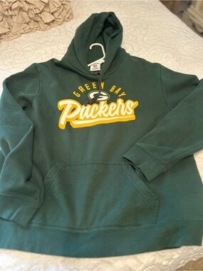 NFL Green Bay Packers Dark Green Zip-Up Style Hoodie with Yellow Logo